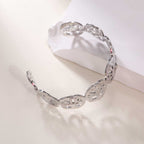 Bracelet ouvert pour femme au design bambou moderne