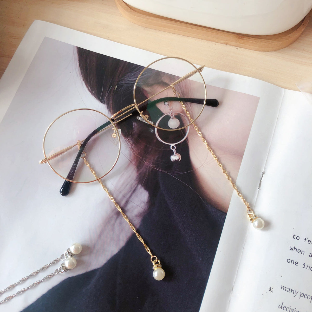 Boucles d'oreilles pendantes élégantes avec perles