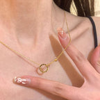 Collier pour femme avec pendentif cercle symbolique