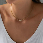 Collier pour femme avec pendentif croix minimaliste en acier