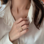 Bague pour femme en acier inoxydable scintillant avec oxydes de zirconium