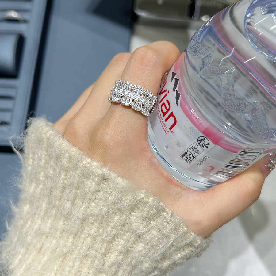 Bague de luxe pour femme avec ornements en zircone
