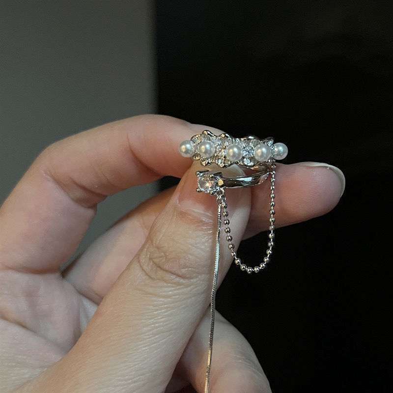 Bague chaîne élégante avec perle et cristal