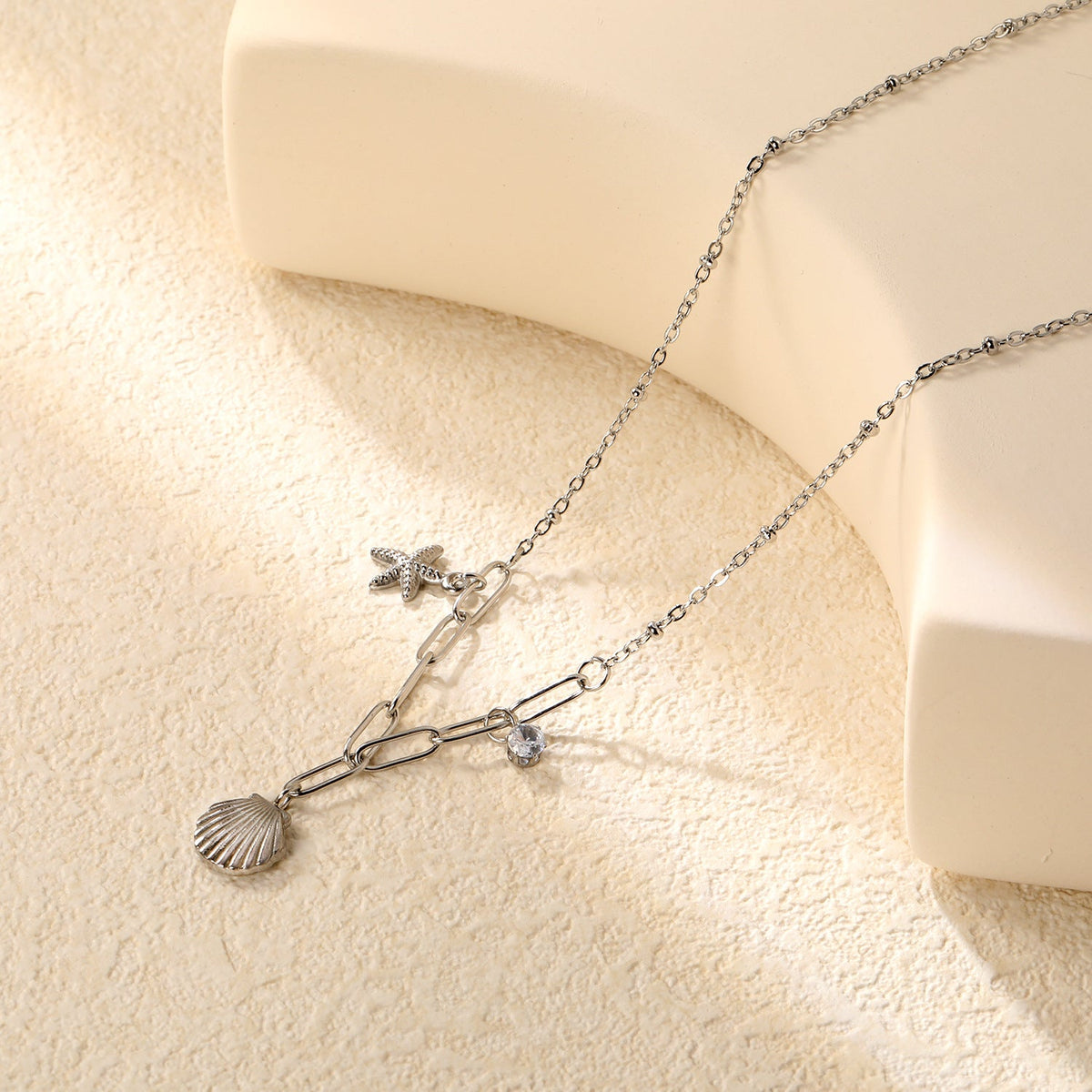 Collier pour femme avec pendentifs coquillage et étoile