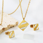 Collier moderne pour femme avec pendentif géométrique