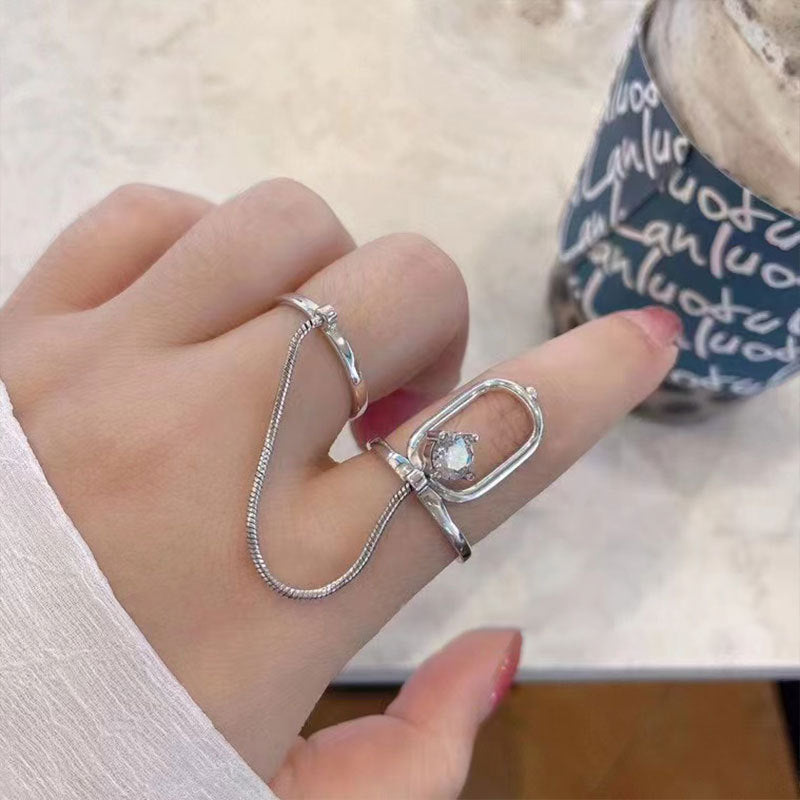 Bague design pour femme avec zircone