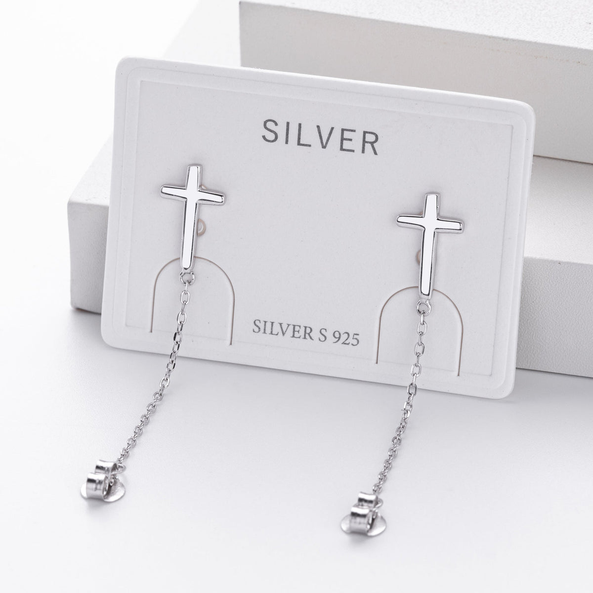 Boucles d'oreilles pour femme motif croix avec chaîne élégante
