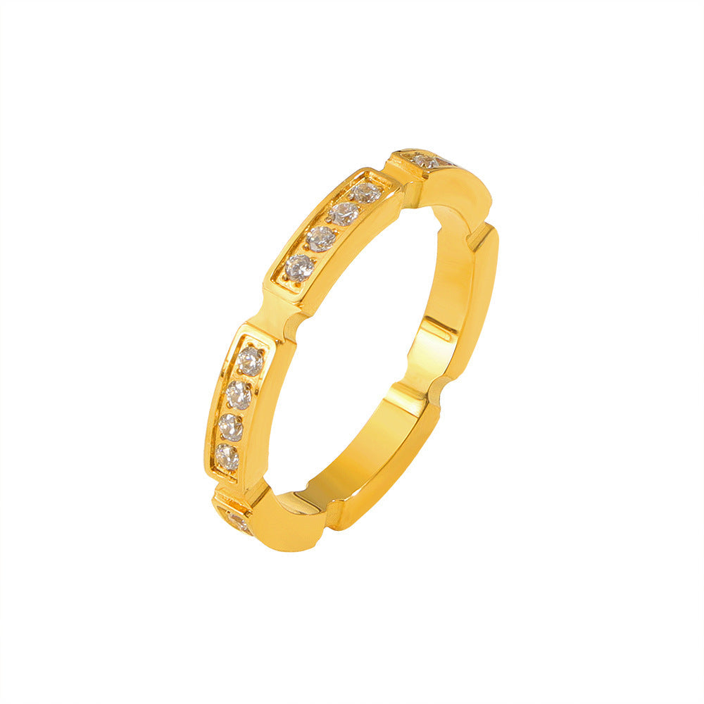 Bague fine pour femme avec détails en zircone