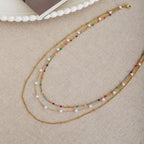 Collier multicouche pour femme avec perles colorées