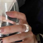 Bague statement large en argent pour femme avec surface polie