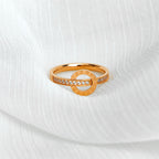 Bague élégante pour femme au design numérique ludique