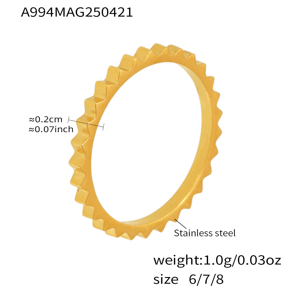 Bague crantée dorée en acier inoxydable pour femme
