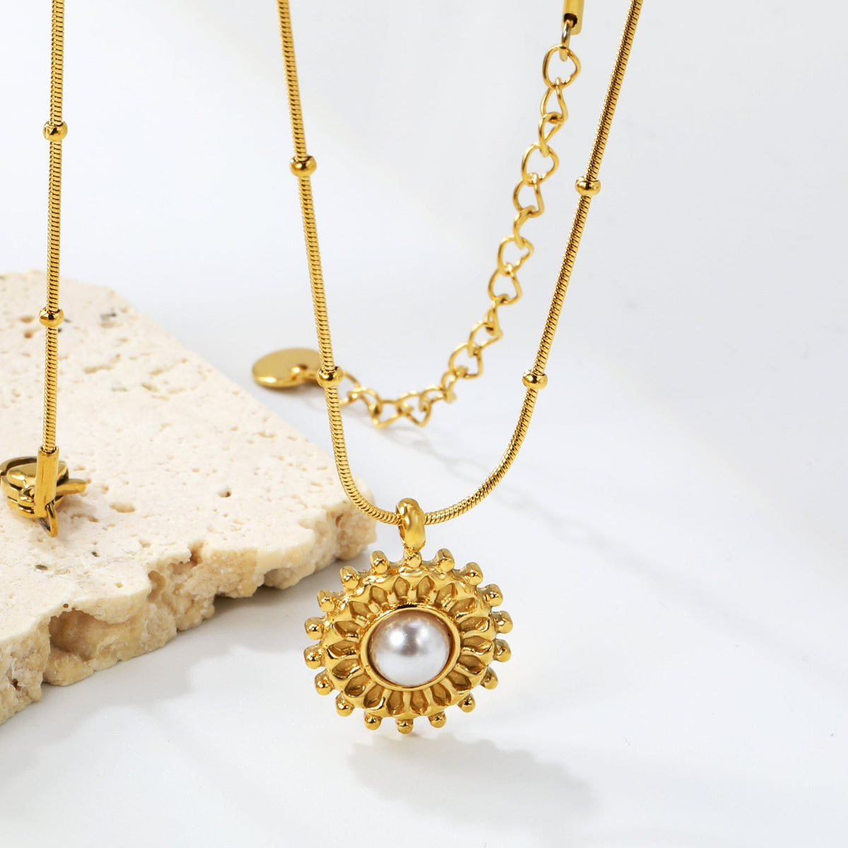 Collier pour femme avec pendentif soleil et chaîne réglable