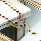 Collier pour femme avec pendentifs étoiles et finition dorée