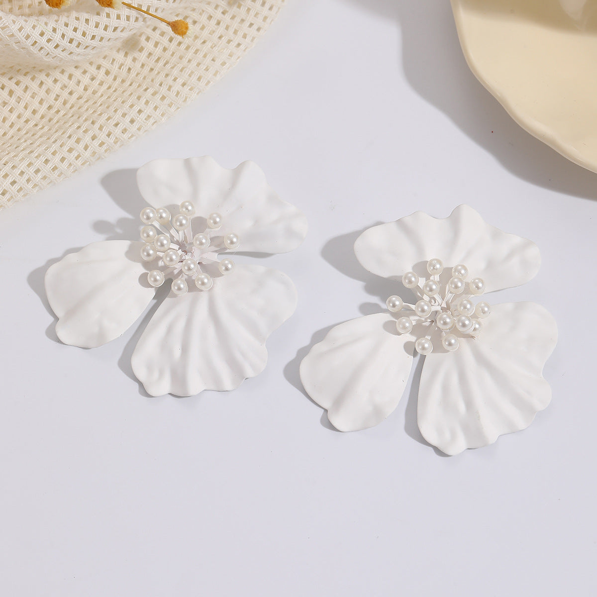 Clips d'oreilles pour femme motif floral avec perles
