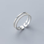 Bague ouverte pour femme avec détails travaillés