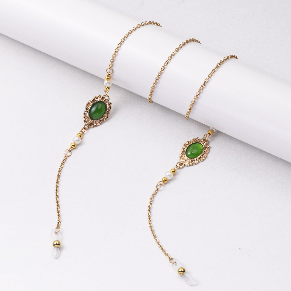 Boucles d'oreilles pendantes perles et pierres vertes