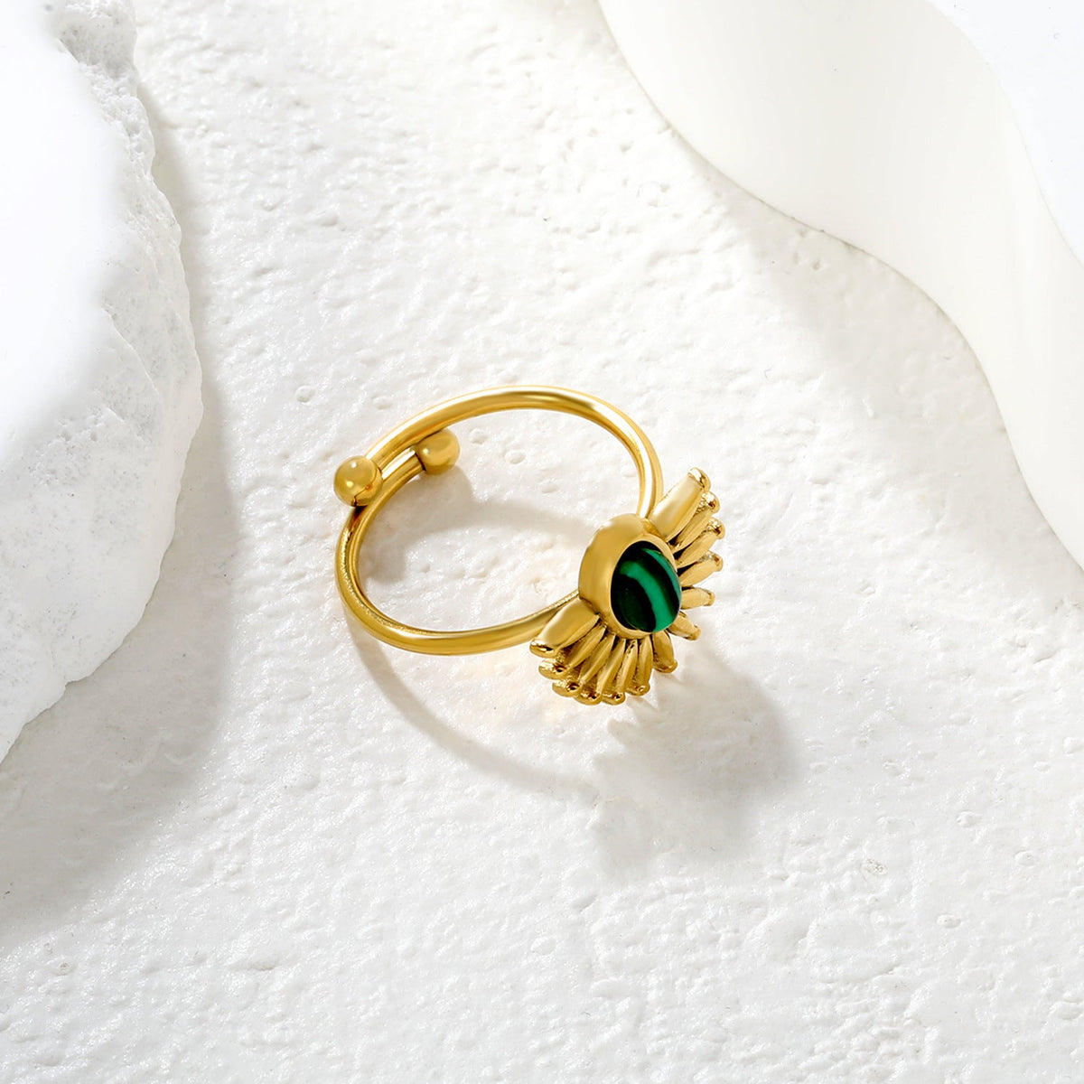 Bague pour femme avec malachite et finition dorée