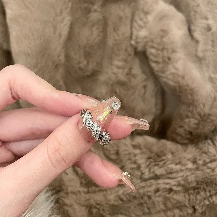 Bague moderne pour femme avec zircons