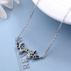 Collier pour femme avec papillons délicats et zircons étincelants
