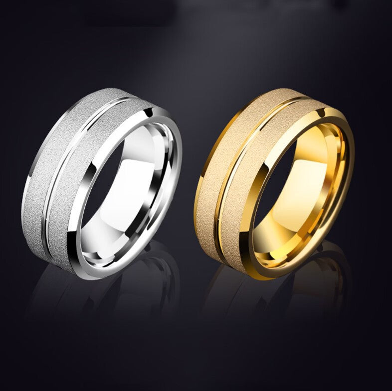 Bague pour homme à surface texturée et lignes élégantes