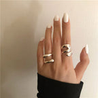 Bague ouverte pour femme au design moderne