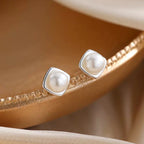 Boucles d'oreilles pour femme au design perlé avec accents argentés