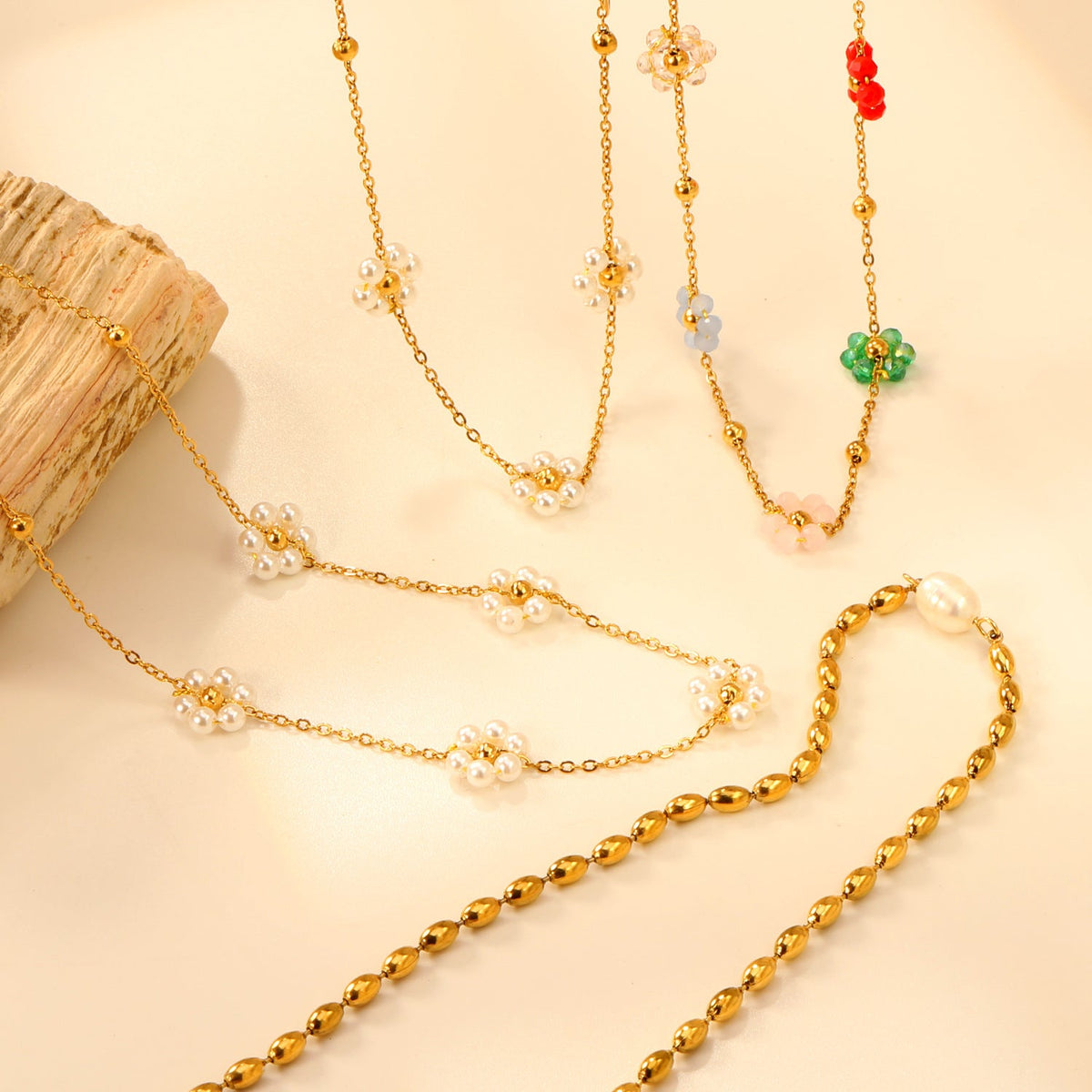 Collier pour femme au design floral avec cristaux