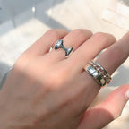 Bague pour femme au design vague moderne
