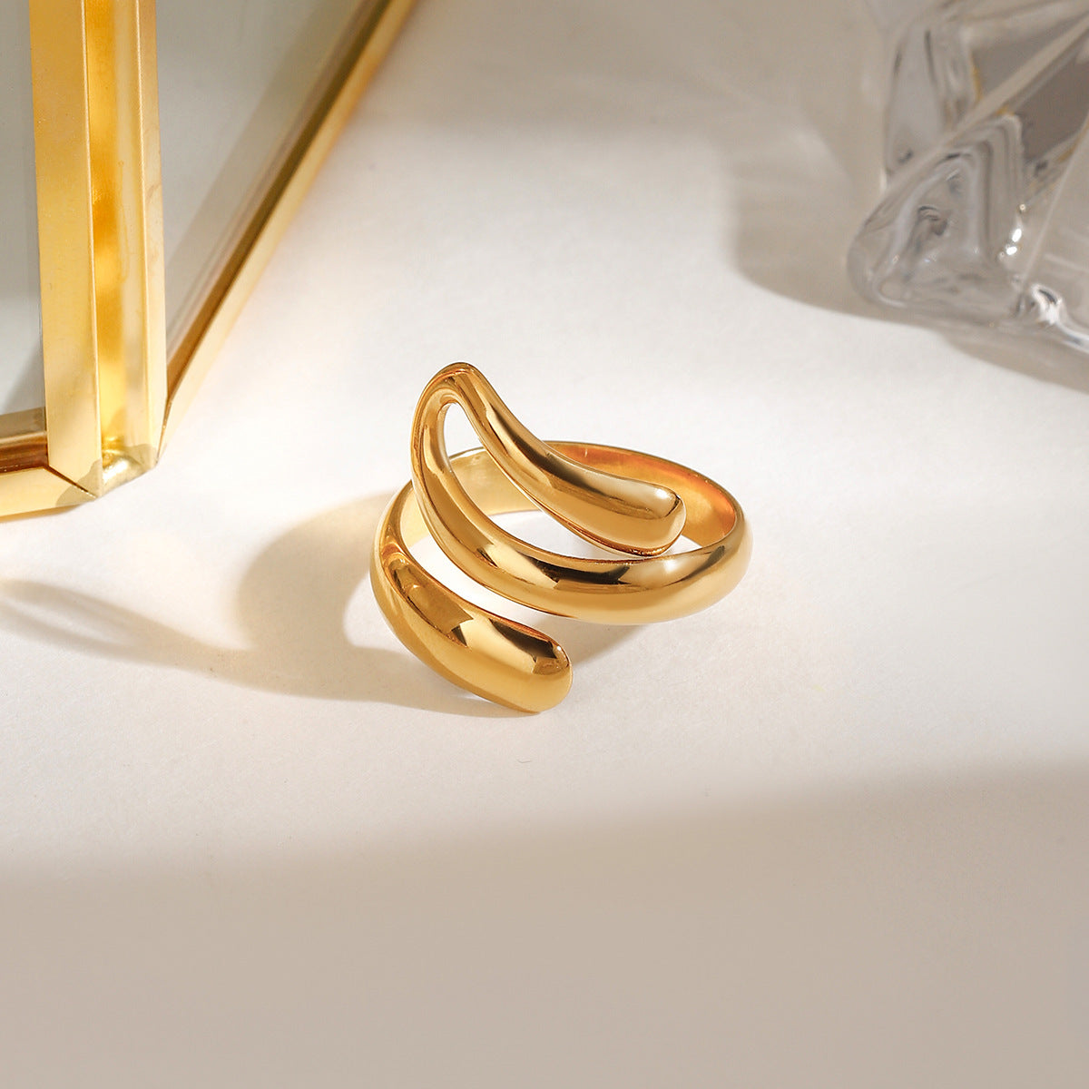 Bague torsadée élégante en acier inoxydable pour femme