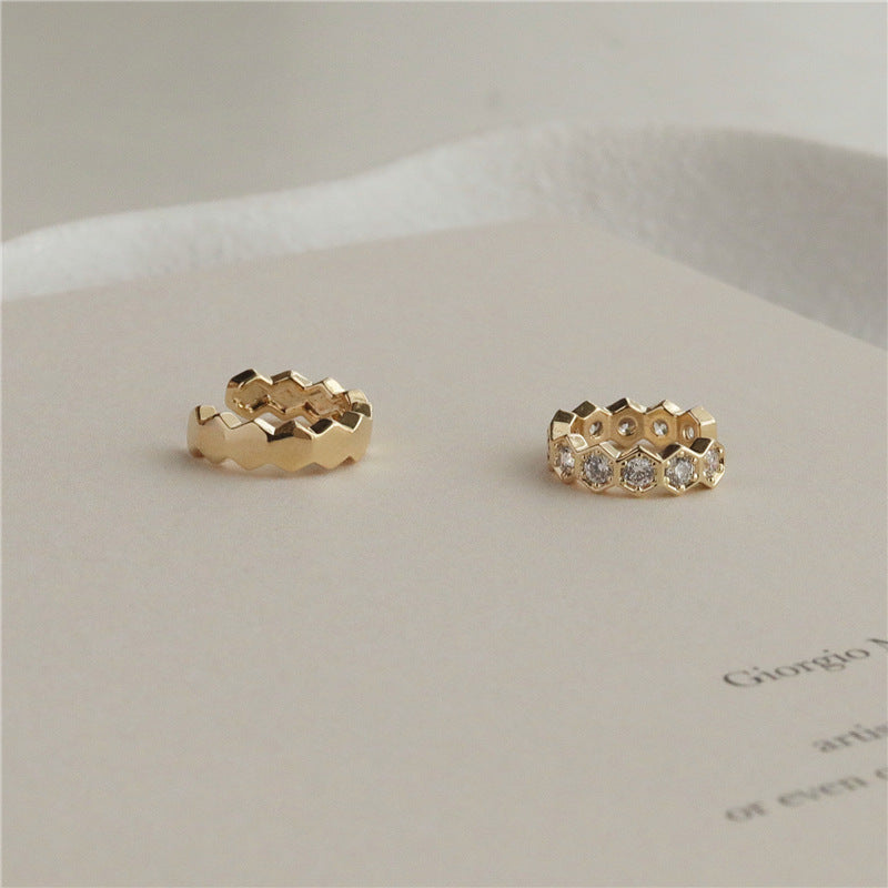 Bague pour femme design incurvé et cristaux