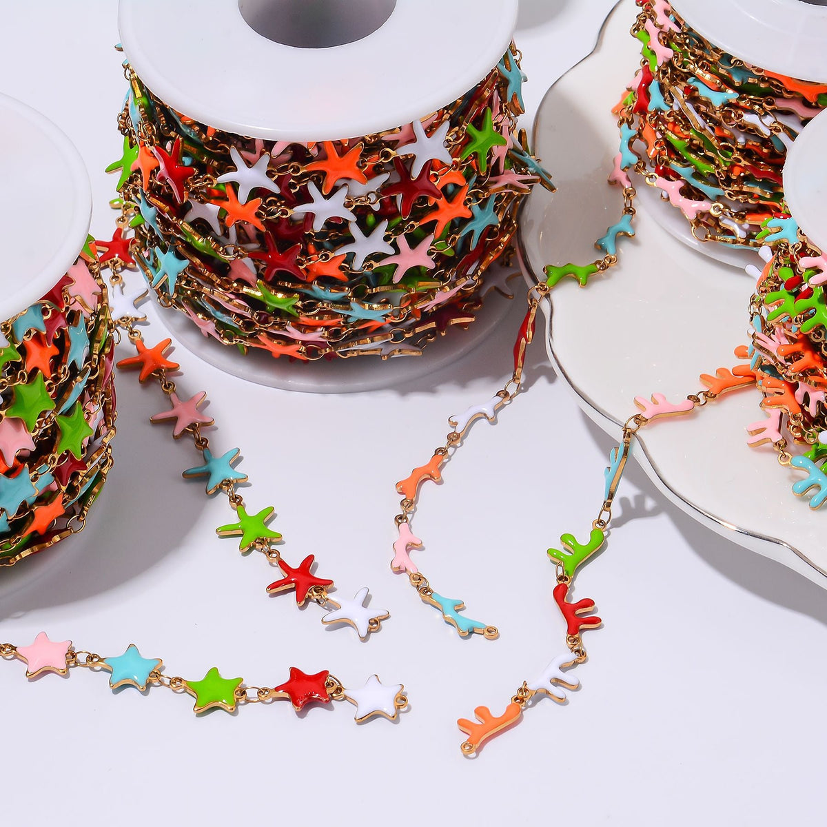 Chaîne de bijoux pour femme avec pendentifs colorés