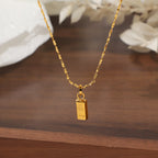 Collier élégant pour femme avec pendentifs minimalistes