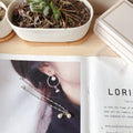 Boucles d'oreilles pendantes élégantes avec perles