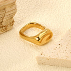 Bague tendance pour femme en acier inoxydable au design incurvé
