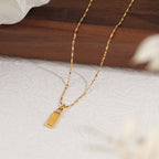 Collier élégant pour femme avec pendentifs minimalistes