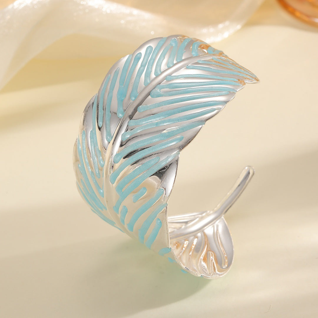 Bracelet ouvert pour femme au design de feuille tropicale