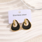 Ohrstecker für Damen im modernen, fließenden Design