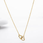 Collier pour femme avec pendentif double cœur et zircons étincelants