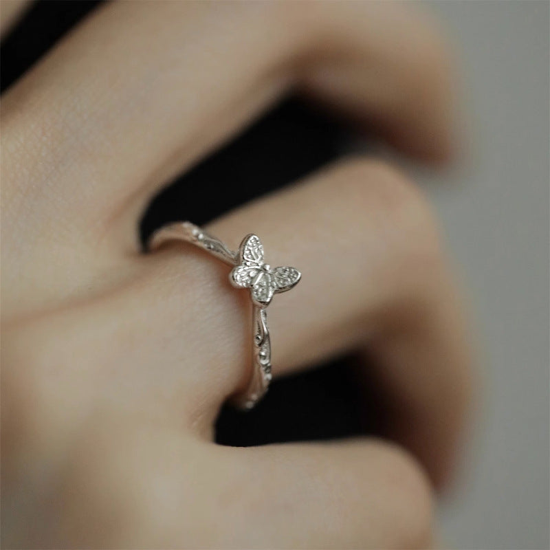 Bague fine pour femme motif papillon