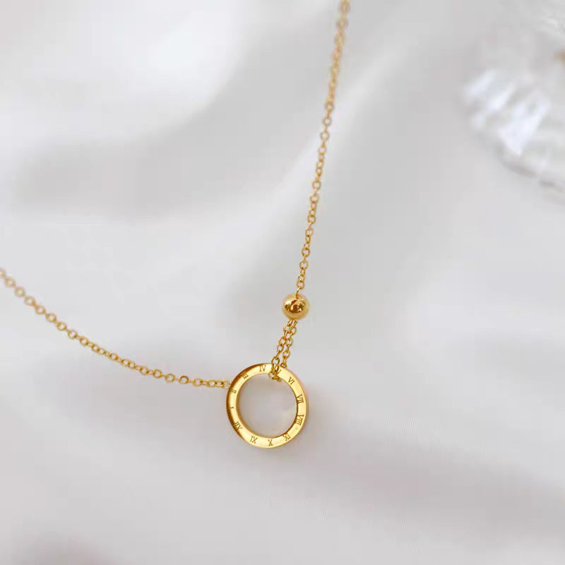 Collier pour femme avec pendentif cercle symbolique