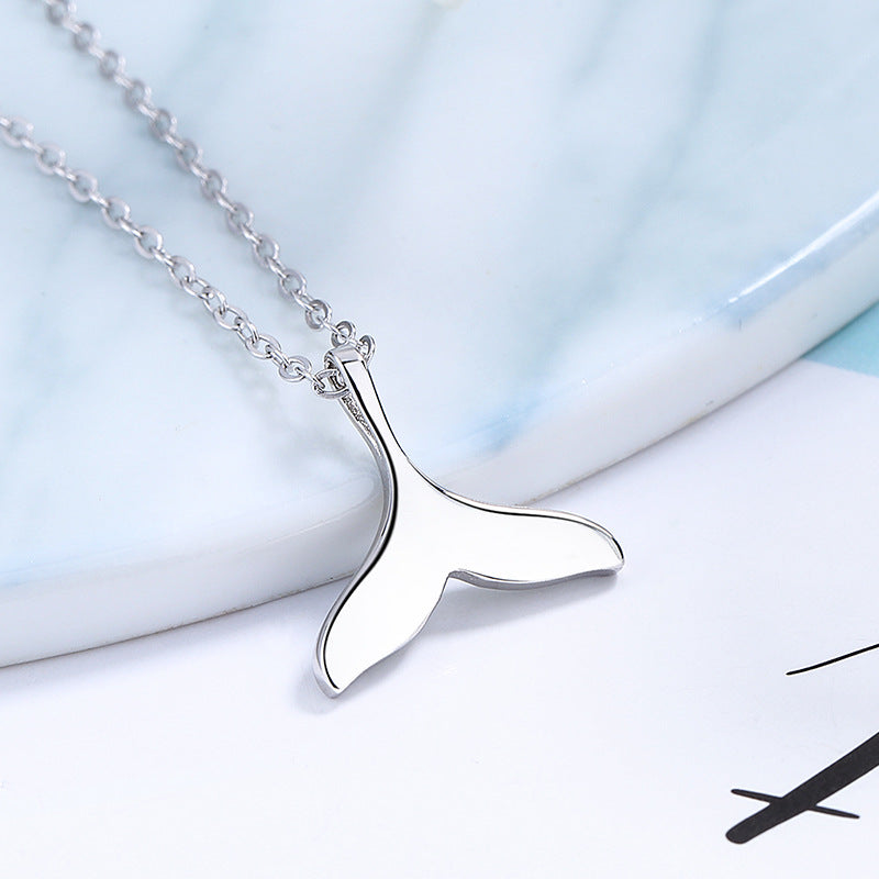 Collier pour femme avec pendentif queue de baleine