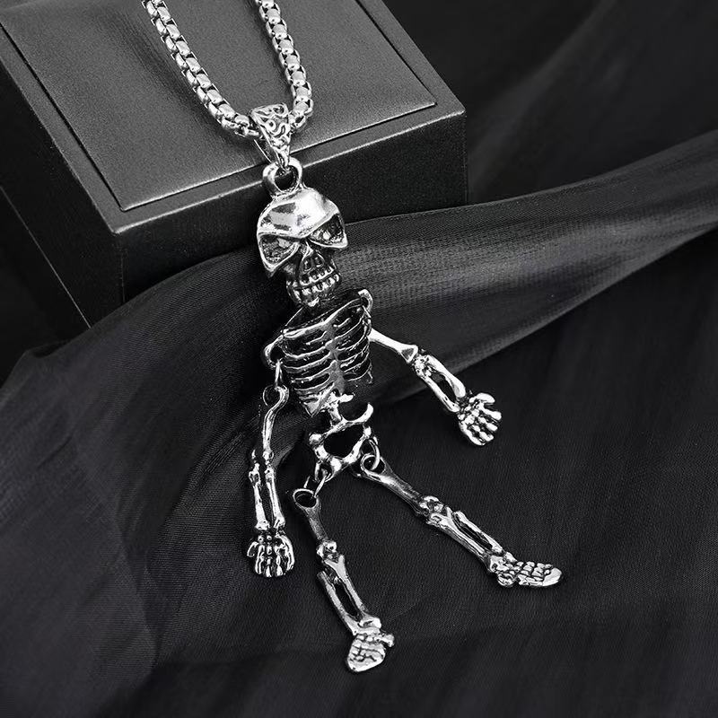 Collier avec pendentif squelette
