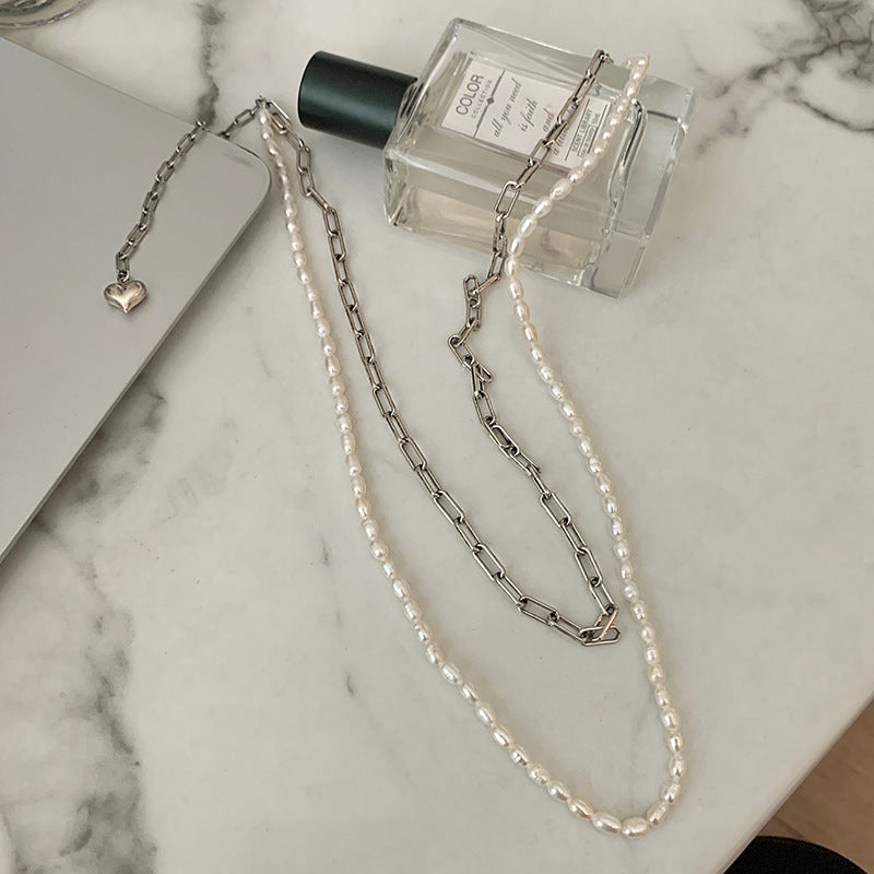 Collier pour femme avec mélange moderne de perles et de chaînes