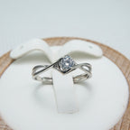 Bague élégante pour femme avec pierre scintillante