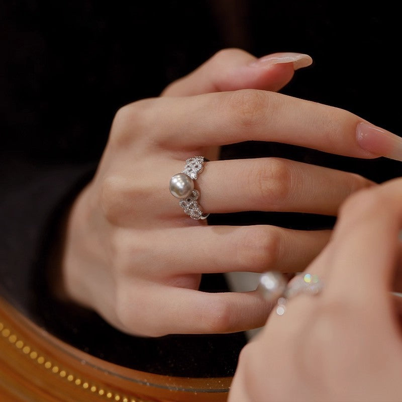 Bague élégante pour femme avec perle et cristaux