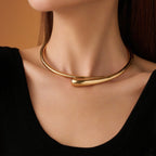 Bracelet jonc ouvert pour femme au design sculptural