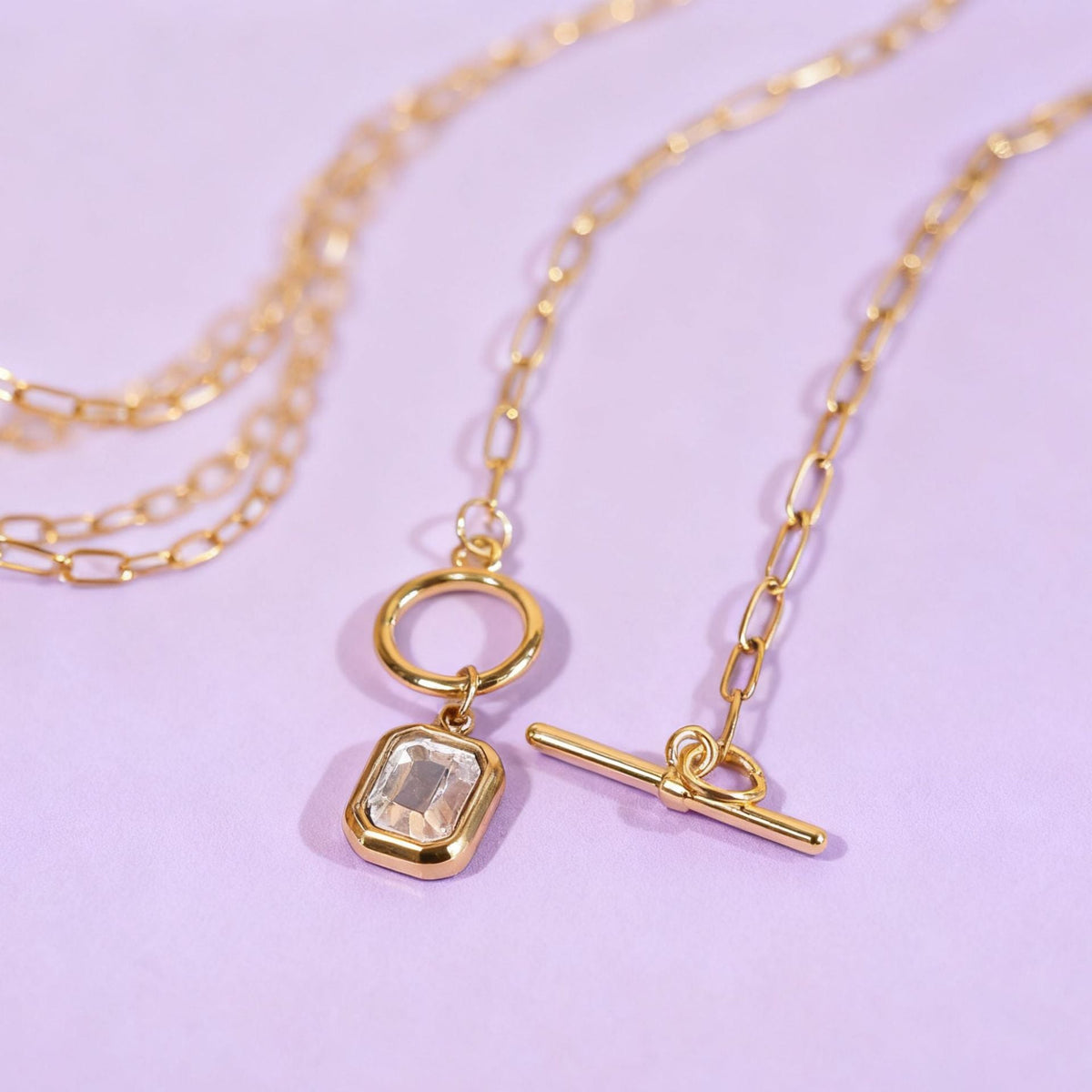 Collier tendance pour femme avec pendentifs colorés