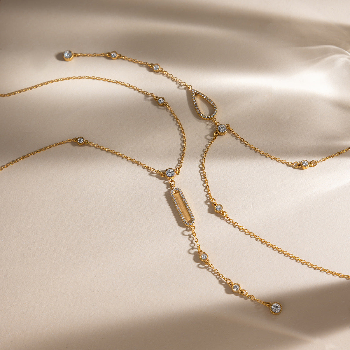 Collier pour femme avec pendentifs en zircone et acier inoxydable