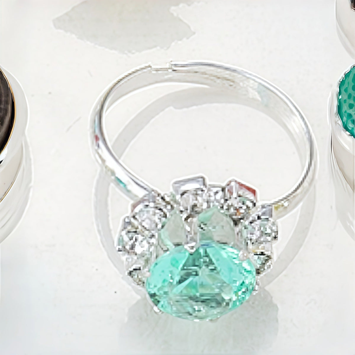 Bague élégante avec pierre précieuse étincelante